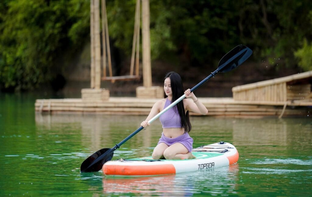 Hoạt động chèo thuyền Kayak