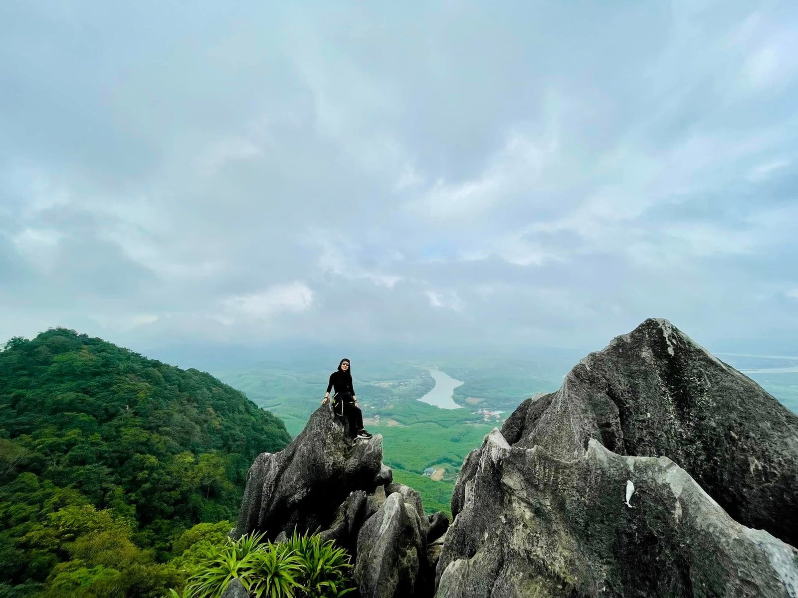 Đỉnh Núi Thần Đinh